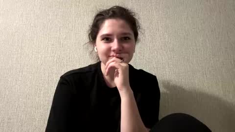 Snapshot of mariluarreola chatting on 03.27.26 Emmie online show from 03.27.26