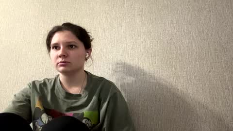 Snapshot of mariluarreola chatting on 04.02.26 Emmie online show from 04.02.26