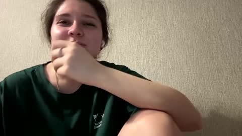 Snapshot of mariluarreola chatting on 04.14.26 Emmie online show from 04.14.26