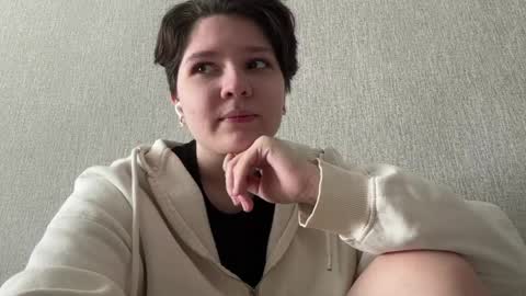 Snapshot of mariluarreola chatting on 05.11.26 Emmie online show from 05.11.26
