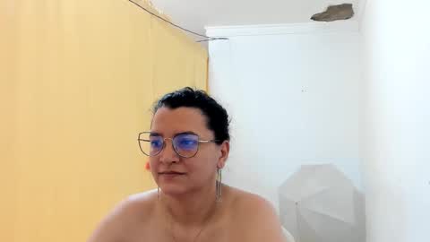 Snapshot of marilyn_garcia chatting on 05.16.26 MARILYN SEXY online show from 05.16.26