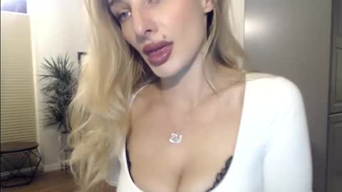 Snapshot of marilyndevilish chatting on 12.03.24 MarilynDevilish online show from 12.03.24