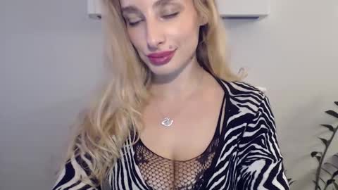 Snapshot of marilyndevilish chatting on 12.17.24 MarilynDevilish online show from 12.17.24