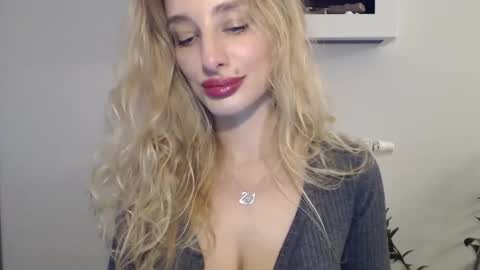 Snapshot of marilyndevilish chatting on 12.19.24 MarilynDevilish online show from 12.19.24