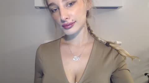 Snapshot of marilyndevilish chatting on 12.21.24 MarilynDevilish online show from 12.21.24