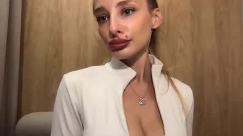 Snapshot of marilyndevilish chatting on 12.30.24 MarilynDevilish online show from 12.30.24