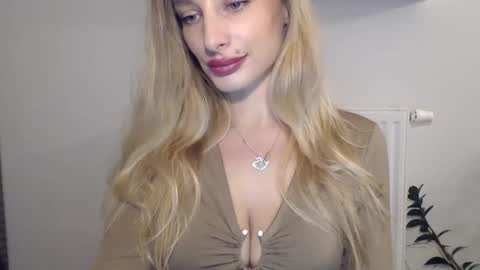 Snapshot of marilyndevilish chatting on 01.04.25 MarilynDevilish online show from 01.04.25