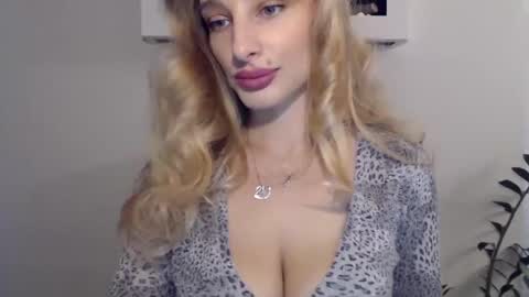 Snapshot of marilyndevilish chatting on 01.10.25 MarilynDevilish online show from 01.10.25