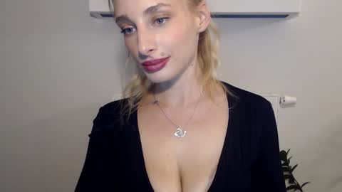 Snapshot of marilyndevilish chatting on 01.15.25 MarilynDevilish online show from 01.15.25