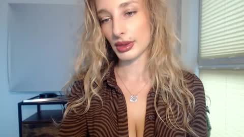 Snapshot of marilyndevilish chatting on 01.18.25 MarilynDevilish online show from 01.18.25