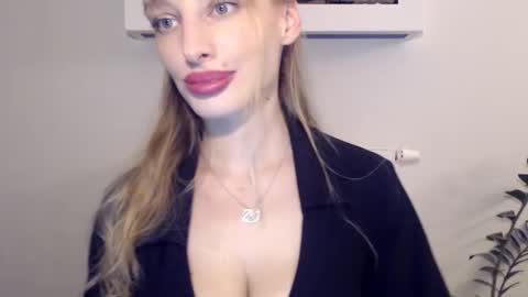 Snapshot of marilyndevilish chatting on 01.24.25 MarilynDevilish online show from 01.24.25