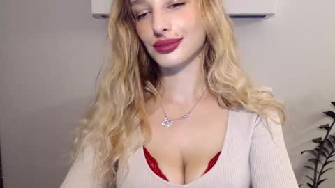 Snapshot of marilyndevilish chatting on 01.27.25 MarilynDevilish online show from 01.27.25