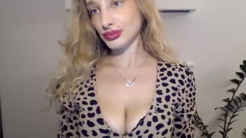 Snapshot of marilyndevilish chatting on 01.30.25 MarilynDevilish online show from 01.30.25