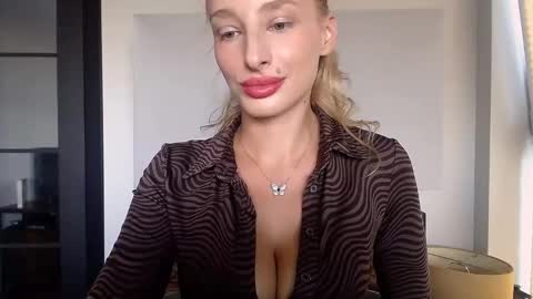 Snapshot of marilyndevilish chatting on 09.11.25 MarilynDevilish online show from 09.11.25