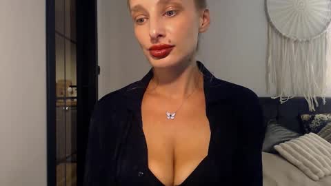 Snapshot of marilyndevilish chatting on 09.14.25 MarilynDevilish online show from 09.14.25