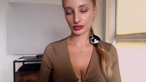 Snapshot of marilyndevilish chatting on 09.17.25 MarilynDevilish online show from 09.17.25