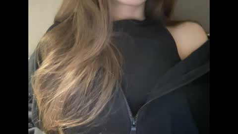 Snapshot of marinalovenow chatting on 03.04.25 Marina online show from 03.04.25