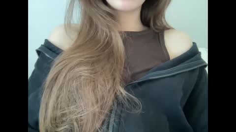 Snapshot of marinalovenow chatting on 10.21.25 Marina online show from 10.21.25