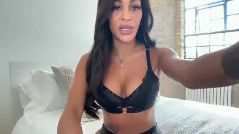 Snapshot of marinamayx chatting on 09.21.25 marinamayx online show from 09.21.25