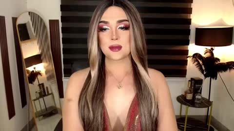 Snapshot of marinamorets chatting on 12.19.24 marina online show from 12.19.24