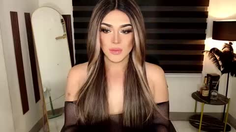 Snapshot of marinamorets chatting on 12.21.24 marina online show from 12.21.24