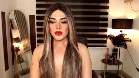 Snapshot of marinamorets chatting on 02.02.25 marina online show from 02.02.25