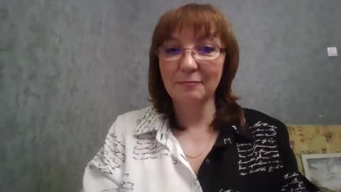 Snapshot of marinamrs chatting on 10.11.25 marinamrs online show from 10.11.25