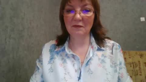 Snapshot of marinamrs chatting on 10.26.25 marinamrs online show from 10.26.25