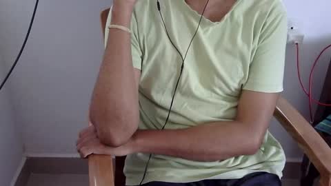 Snapshot of marinavine chatting on 05.11.26 The SHY UncutBoy online show from 05.11.26