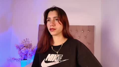Snapshot of marinette_lux chatting on 10.06.25 marinette online show from 10.06.25