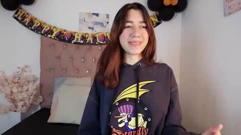 Snapshot of marinette_lux chatting on 10.23.25 marinette online show from 10.23.25