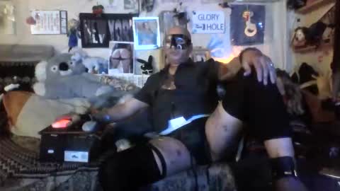 Snapshot of mario_1974 chatting on 04.19.26 Ray online show from 04.19.26