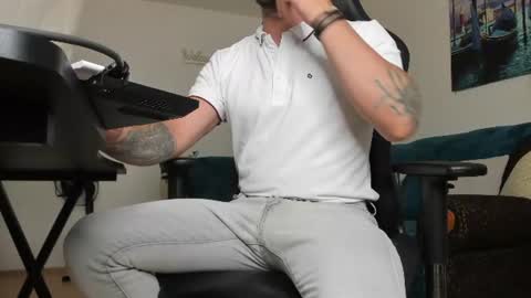 Snapshot of marioslim chatting on 07.11.26 marioslim online show from 07.11.26
