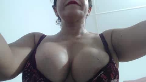 Snapshot of mariska_69 chatting on 01.26.25 mariska_69 online show from 01.26.25