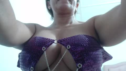 Snapshot of mariska_69 chatting on 02.13.25 mariska_69 online show from 02.13.25