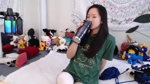 Snapshot of marissapeach chatting on 11.09.25 MarissaPeach online show from 11.09.25