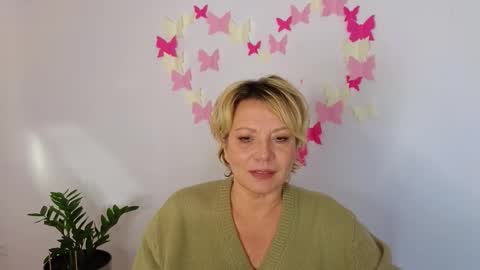 Snapshot of maristyle chatting on 10.23.25 MariStyles online show from 10.23.25