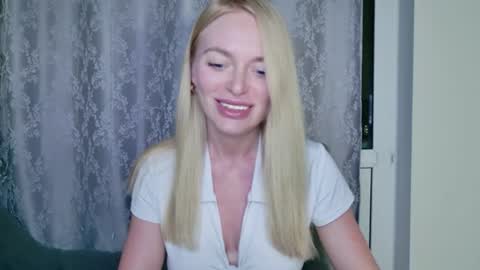 Snapshot of mariwell chatting on 06.11.26 mariwell online show from 06.11.26