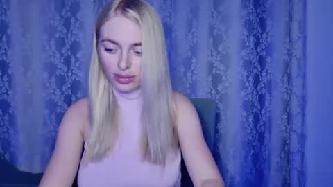 Snapshot of mariwell chatting on 06.17.26 mariwell online show from 06.17.26