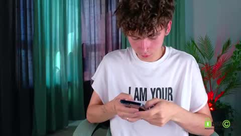 Snapshot of mark_safr chatting on 06.19.26 Mark online show from 06.19.26