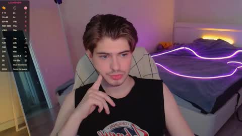 Snapshot of mark_sun chatting on 09.14.25 Mark online show from 09.14.25