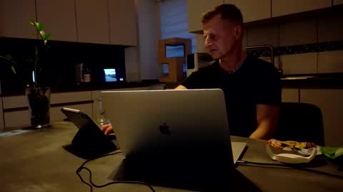 markcgn242649 online show from 04.05.26