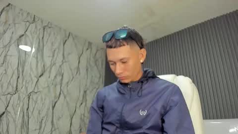 Snapshot of marks_sexy chatting on 11.05.25 marks_sexy online show from 11.05.25