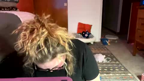 Snapshot of maroon_moon chatting on 02.16.25 maroon_moon online show from 02.16.25