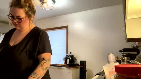 Snapshot of maroon_moon chatting on 02.18.25 maroon_moon online show from 02.18.25