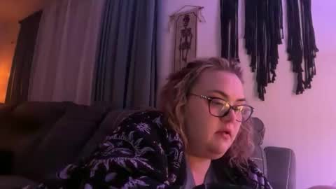 maroon_moon online show from 11.25.25