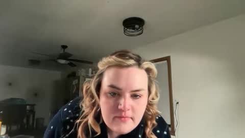 maroon_moon online show from 12.04.25