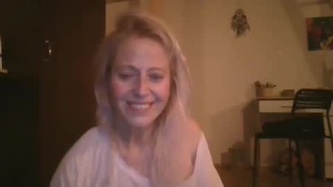 Snapshot of marrygorund chatting on 01.17.25 MaryGoRound online show from 01.17.25