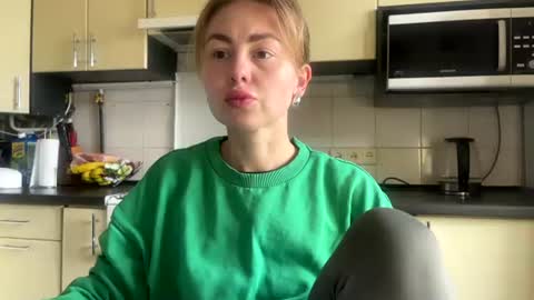 Snapshot of martaluna_ chatting on 04.21.26 Marta online show from 04.21.26