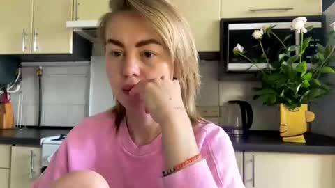 Snapshot of martaluna_ chatting on 05.27.26 Marta online show from 05.27.26